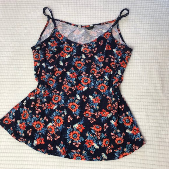 Torrid Navy Floral Crochet Trim Tank Top Size 2 - Picture 3 of 7